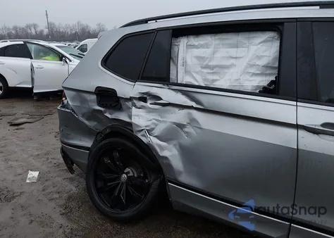 2020 Volkswagen Tiguan 2.0T Se/2.0T Se R-Line Black/2.0T Sel z USA, uszkodzony, nr VIN 3VV2B7AX6LM134408